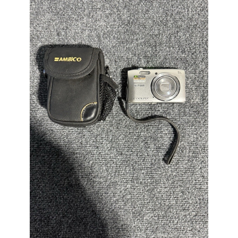 Nikon Coolpix S3600 20.1 Mega Pixels. Digital Camera. Works. For Parts. READ.